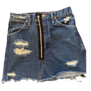 Wrangler 🤠 distressed, denium skirt NWOT